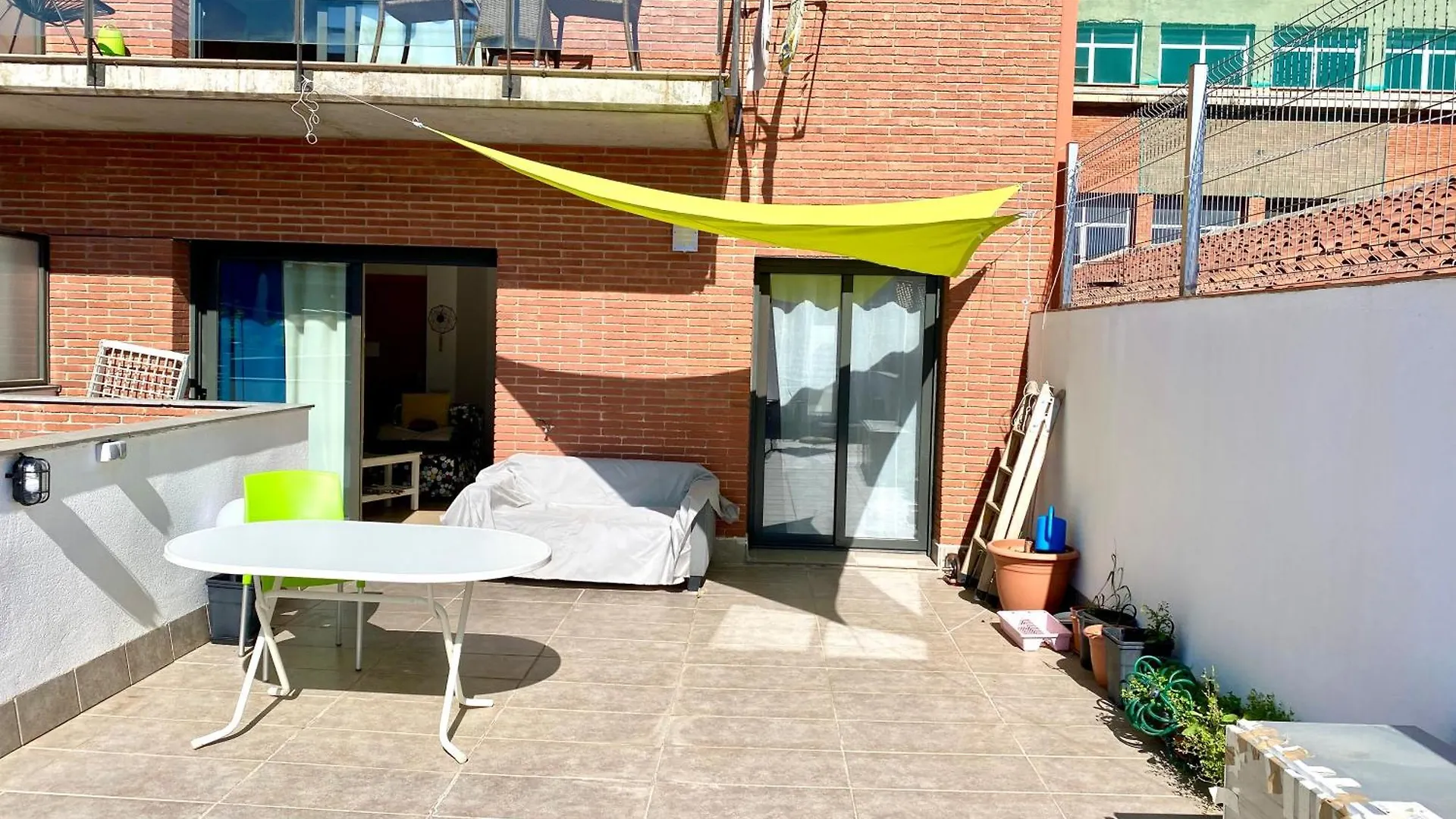 Apartamento Tranquilo Y Con Terraza Terrassa