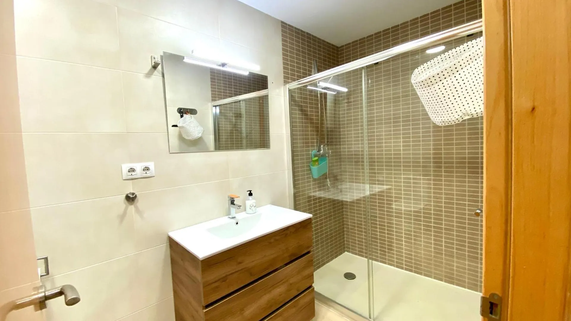 Apartamento Tranquilo Y Con Terraza Terrassa