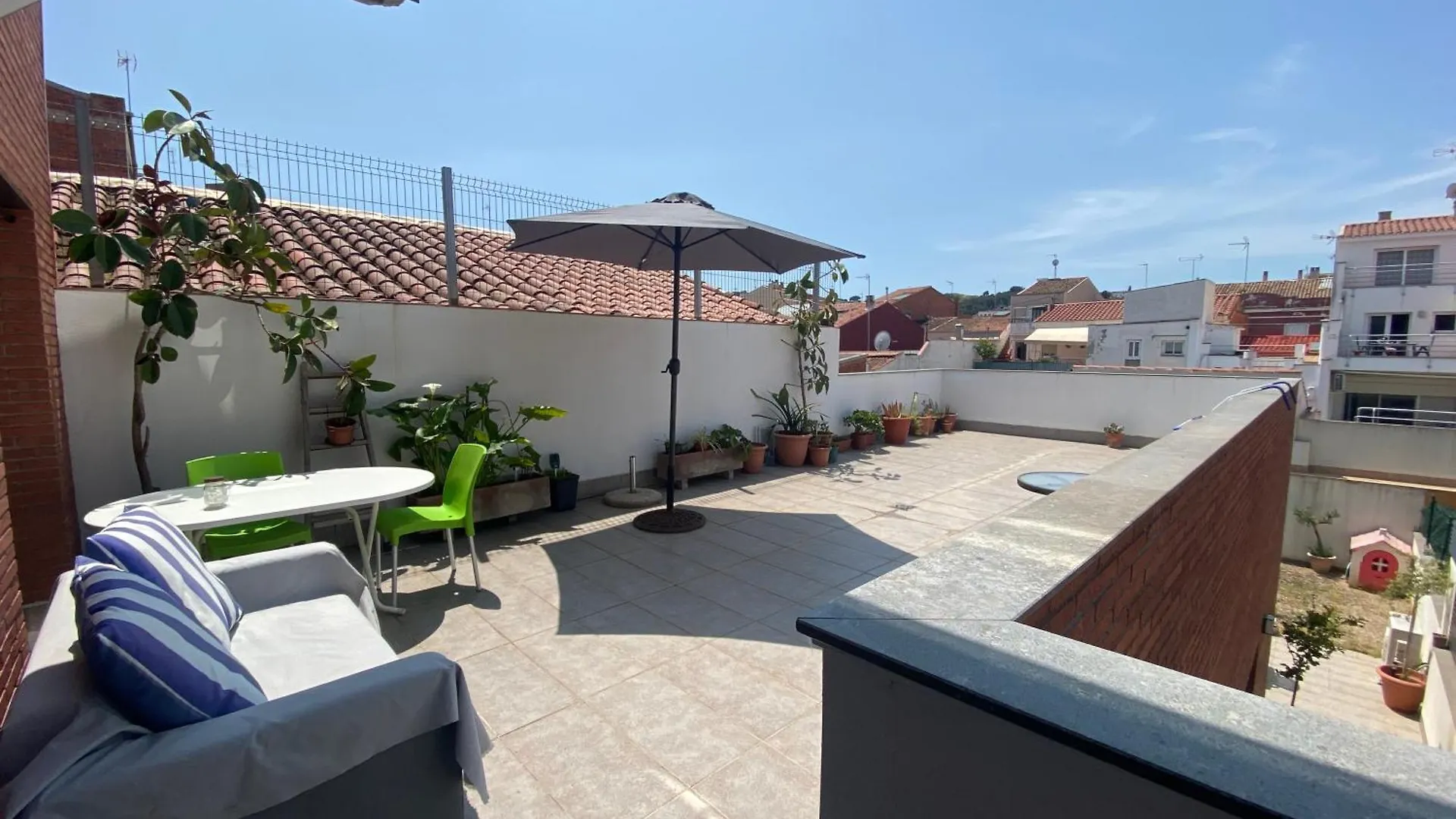 Apartamento Tranquilo Y Con Terraza Terrassa